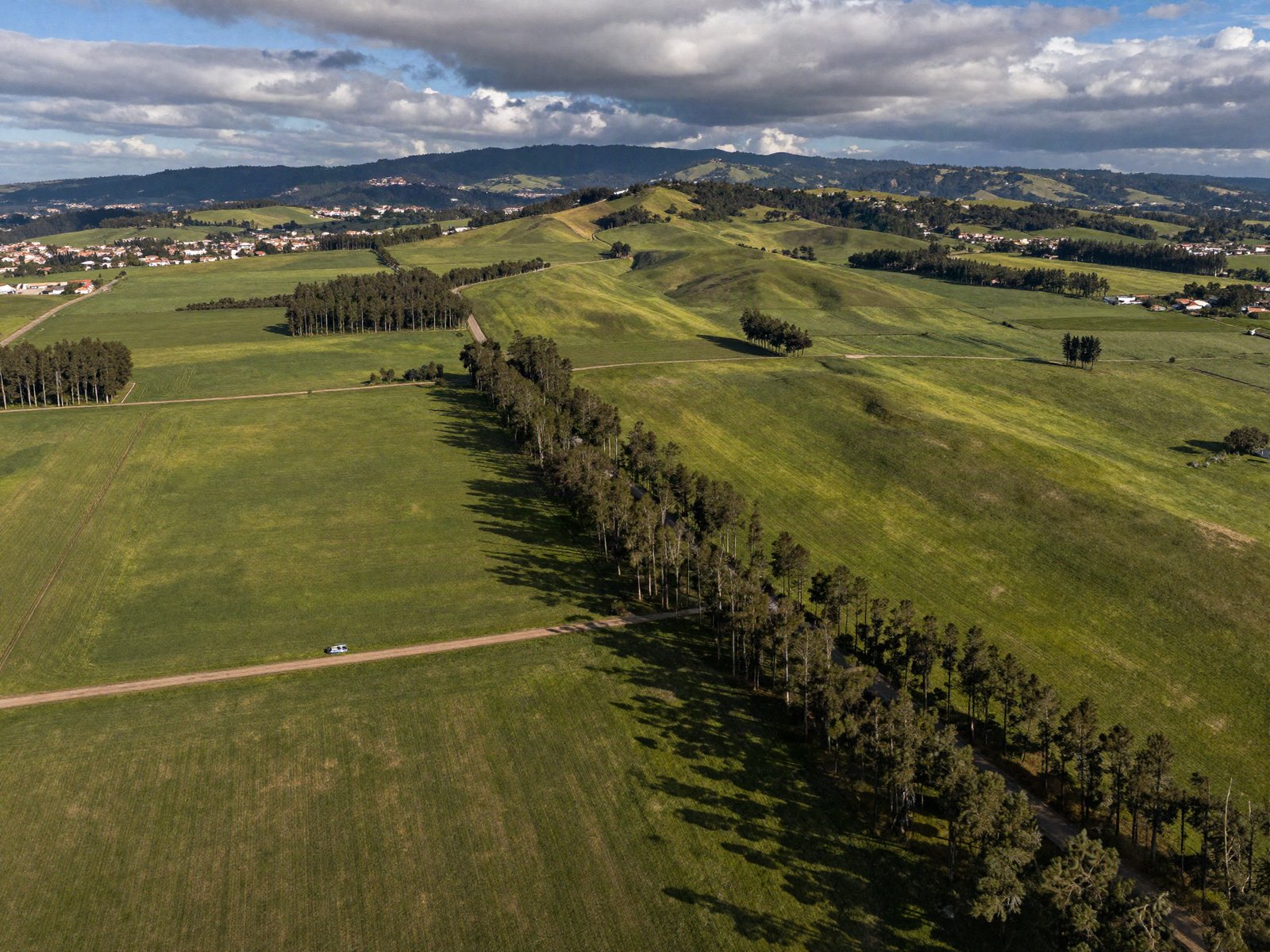 Vista aérea de terreno agrícola, ejemplo del tipo de vuelo que realizamos con drone